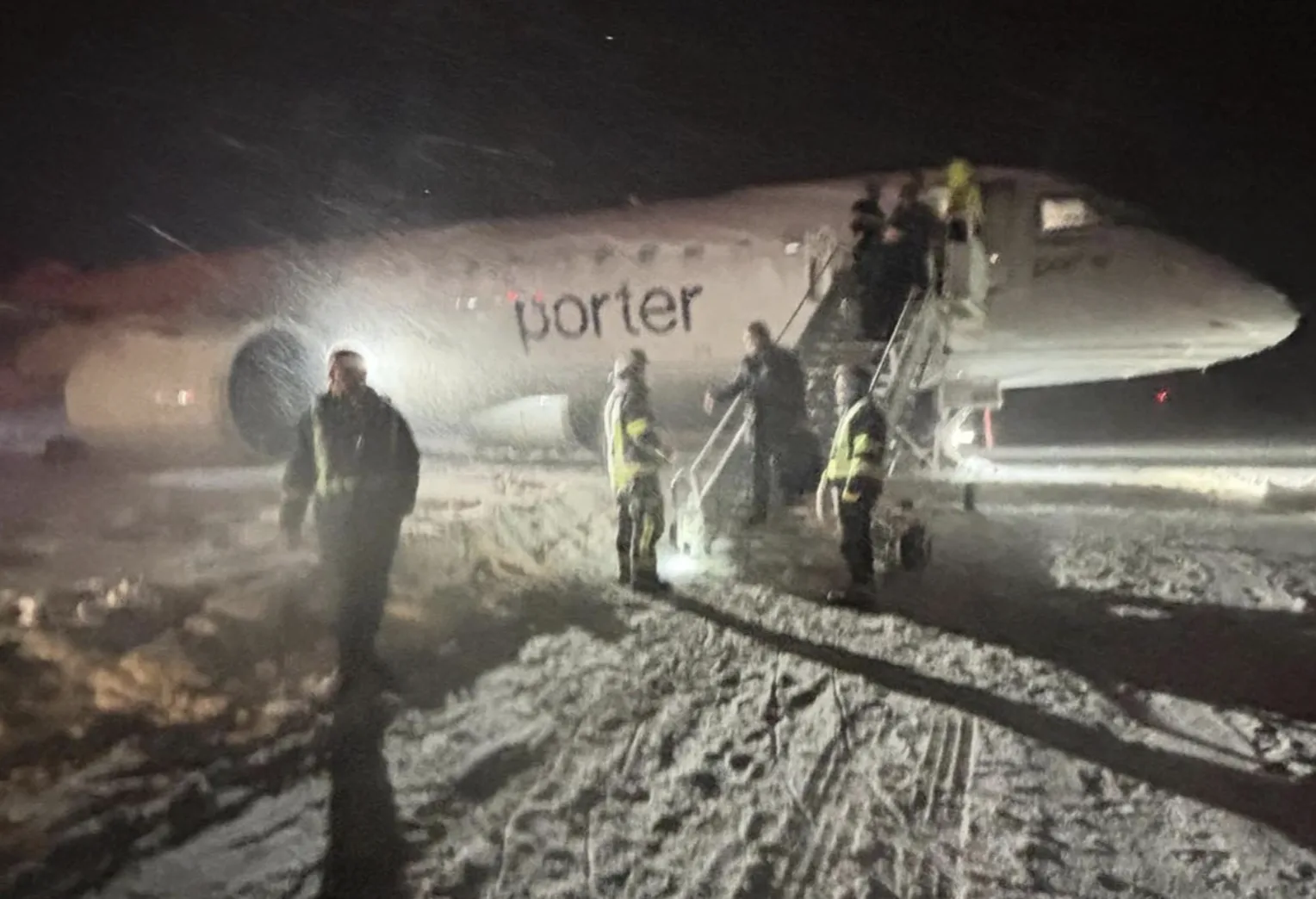 Porter Airlines Flight Skids Off Halifax Runway â€“ Miraculously No Injuries