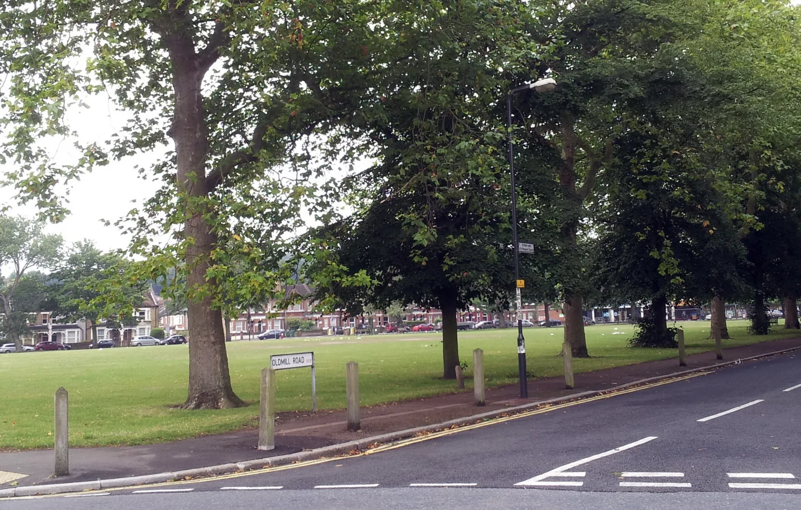 Teen Held Over Knife Fight Chaos in Plumstead â€“ Police Hunt Witnesses