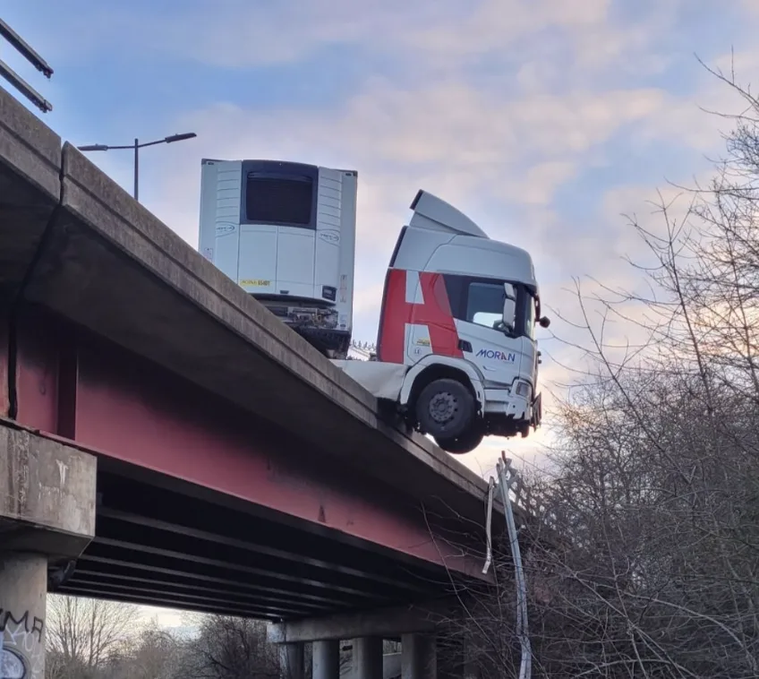 Lorry Hangs Off Woolwich Flyover in Black Ice Crash â€“ Eastern Way Shut, Traffic Chaos Ensues