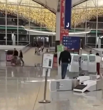 Brit Tourist Rages at Hong Kong Airport, Smashes 10 Check-In Kiosks Before Arrest