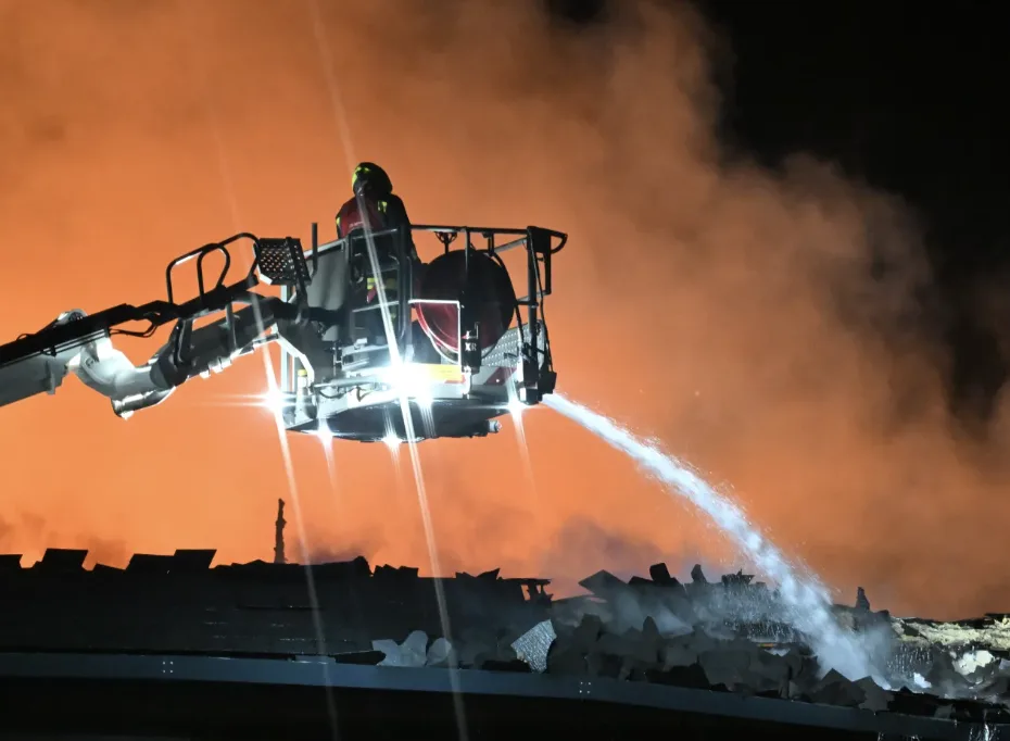 Huge Fire Ravages Devon School as Firefighters Battle Blaze