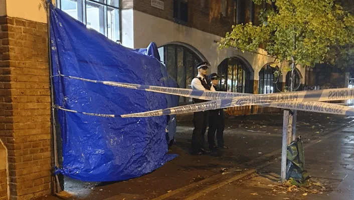 A man has died in the reception area of the Stoke Newington police station:He hadn’t been detained or arrested by officers and he entered…