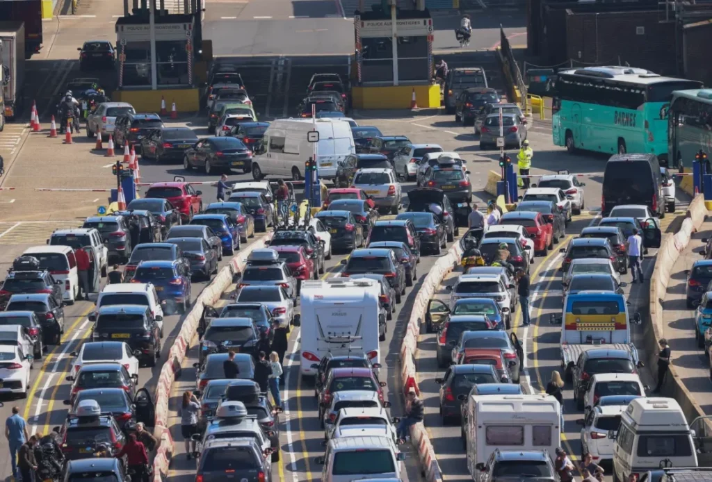 Dover Endures 4-Hour Delays Amid UK Bank Holiday Heatwave Warning