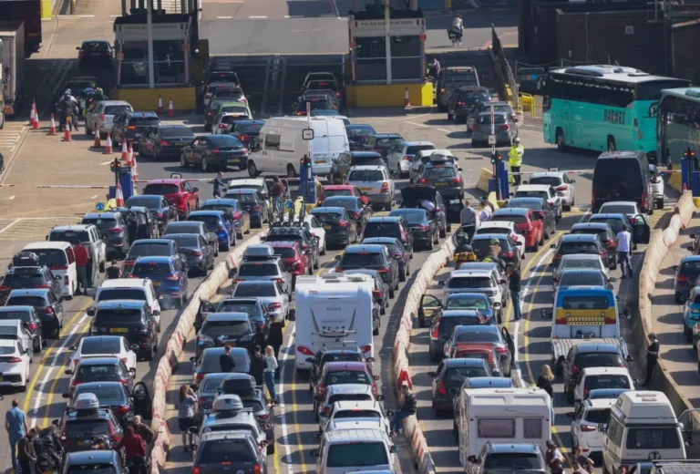 Dover Endures 4-Hour Delays Amid UK Bank Holiday Heatwave Warning