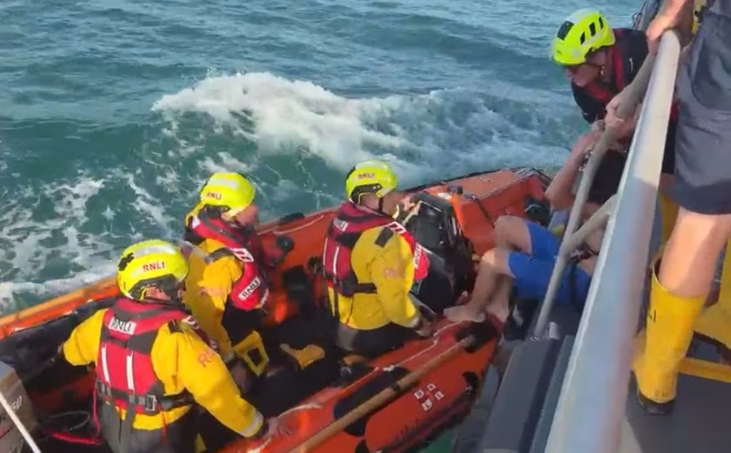 Shoreham RNLI Rescues Teens Stranded on Harbour Arm During Paddleboard Call
