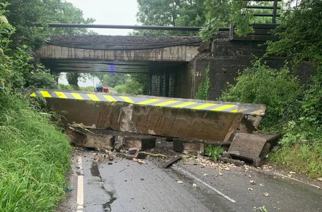 Lorry Strikes Railway Bridge Between Nuneaton and Rugby Causing Train Delays