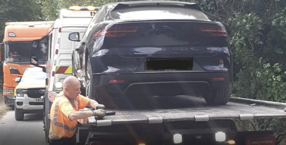 Police tow vehicles as RAF Fairford plane spotters cause parking chaos