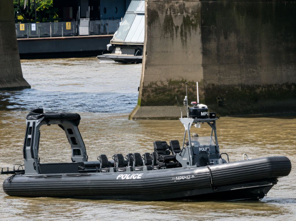 Five Police Officers Injured After Armed Met Boat Crashes Into Westminster Bridge