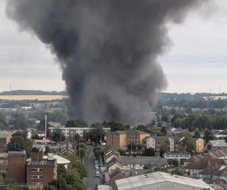 Major incident declared as huge Luton showroom fire forces homes to be evacuated