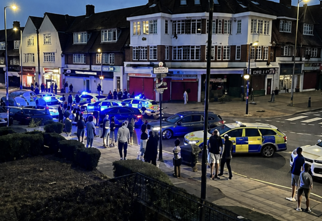 Van allegedly driven the wrong way along A20 before major police pursuit ends in Mottingham