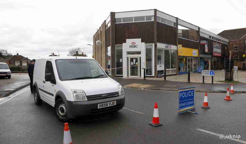 Trio Ram Raid Hsbc  Bank In Hedge End Southampton