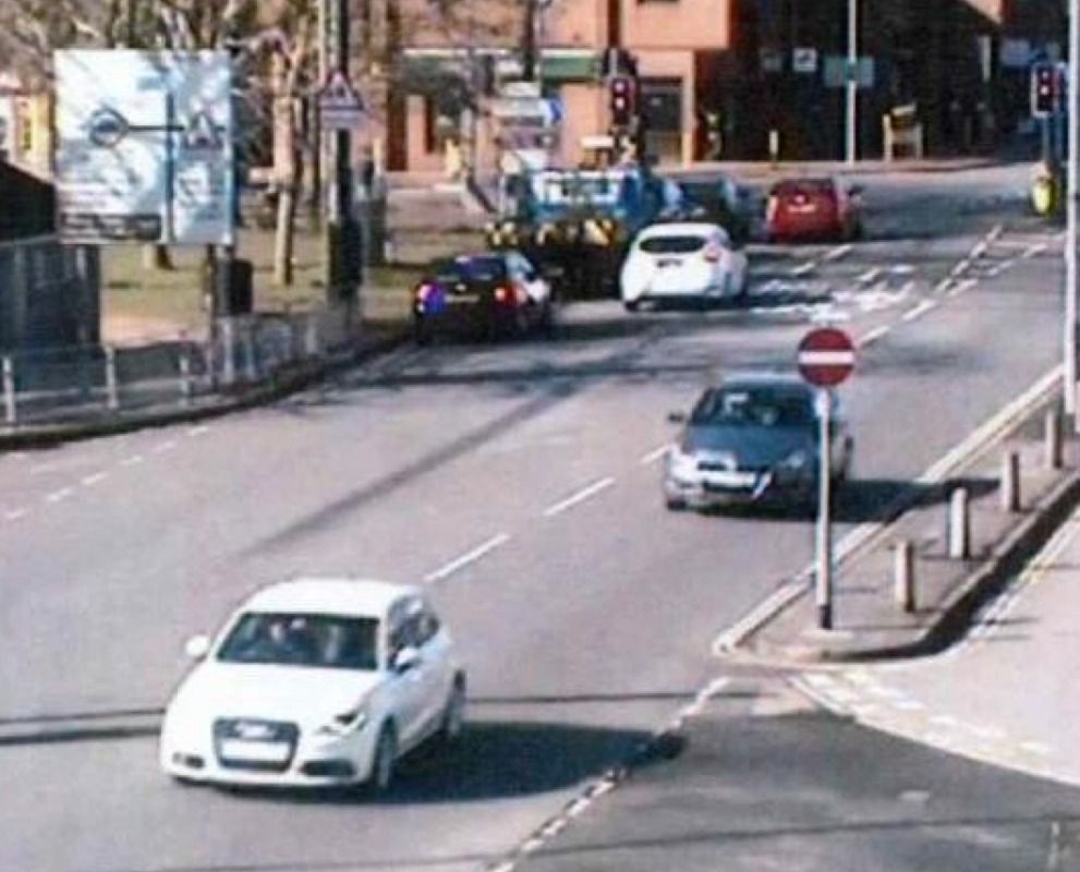 Police Release Cctv Image  Following Robbery At Hsbc In Hedge End