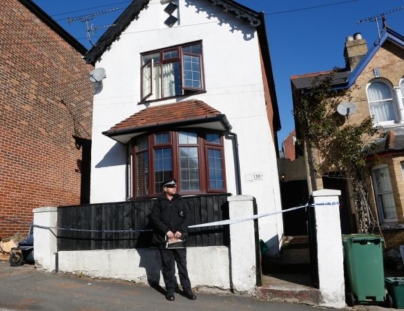 Police Await Specialist Assistants  To Help In Cowes Chemical Incident