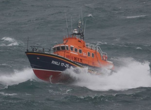 Needles Coastguard And Yarmouth Lifeboat Tasked To Boat Distress Call