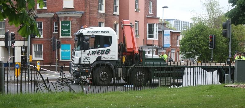 Cyclist Dies After Fatal  Crash  With Lorry In Southampton