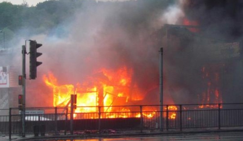 Southampton Fire Works Factory Spreads To Two Houses