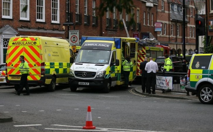 Police Close Off  Bartholomew Street In Newbury  After Fire In Disused Sports Bar