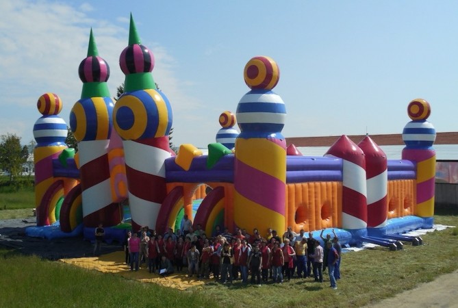 World's Biggest Inflatable Legend Is On The Vip Guest List  At Common People In Southampton