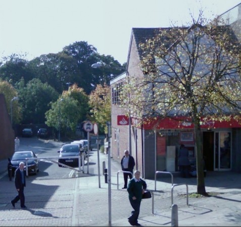 Manhunt After Trio  Over Power Guard And Steal 14k  In Bitterne Southampton