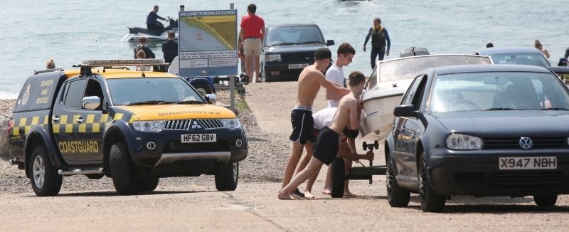 Lifeboat And Coastguard Called To Speedboat Fire In Lee On The Solent