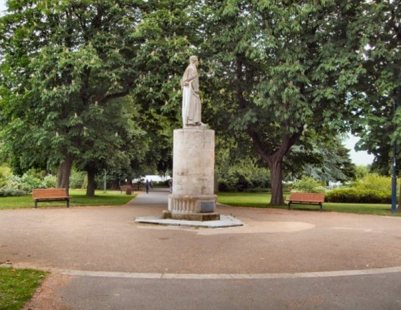 Man Attacked And  Punched In The Face In East Park Southampton