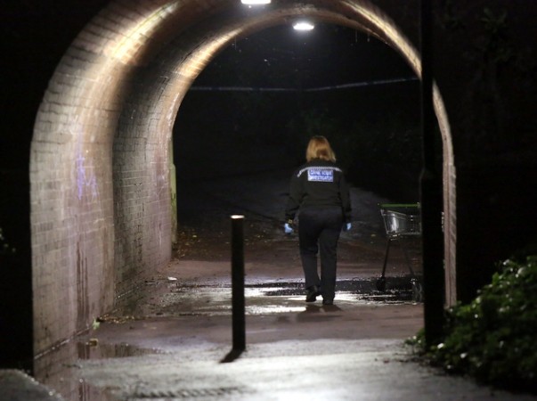 Police Seal Off Area In Basingstoke After Two Stabbed