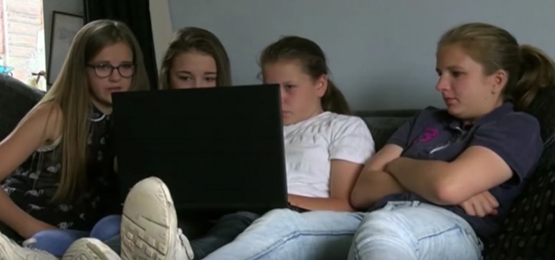 Four Teenage Sisters From Berkshire Take To Washing Cars To Help Pay For Their Dad's Funeral