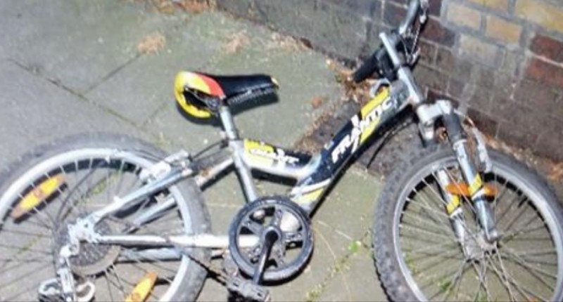Police Man Hunt After 6 Year Old Boy Reportedly  Snatched From Redhill In Surrey