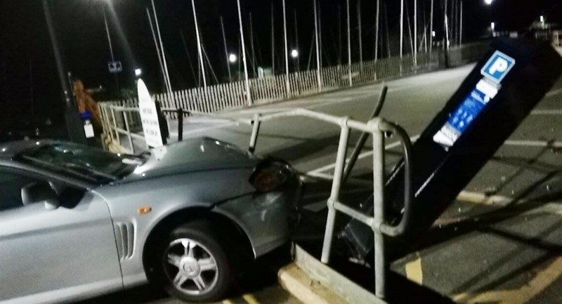 Driver Flees Scene After Car Ploughs Into Railing And Parking Meter Narrowly Missing Two Men  On Shanklin Seafront