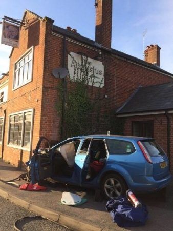 Usar Team Called After Car Ploughs Into Pub In Fordingbridge