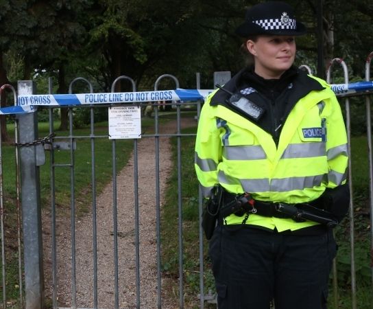 Police Seal Off Edmonds Park In Didcot After Woman Is Raped
