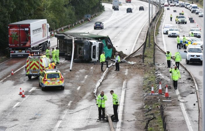 Seventeen Hours Of Chaos After Lorry Has Blow Out  On M4  Motorway Near Maidenhead