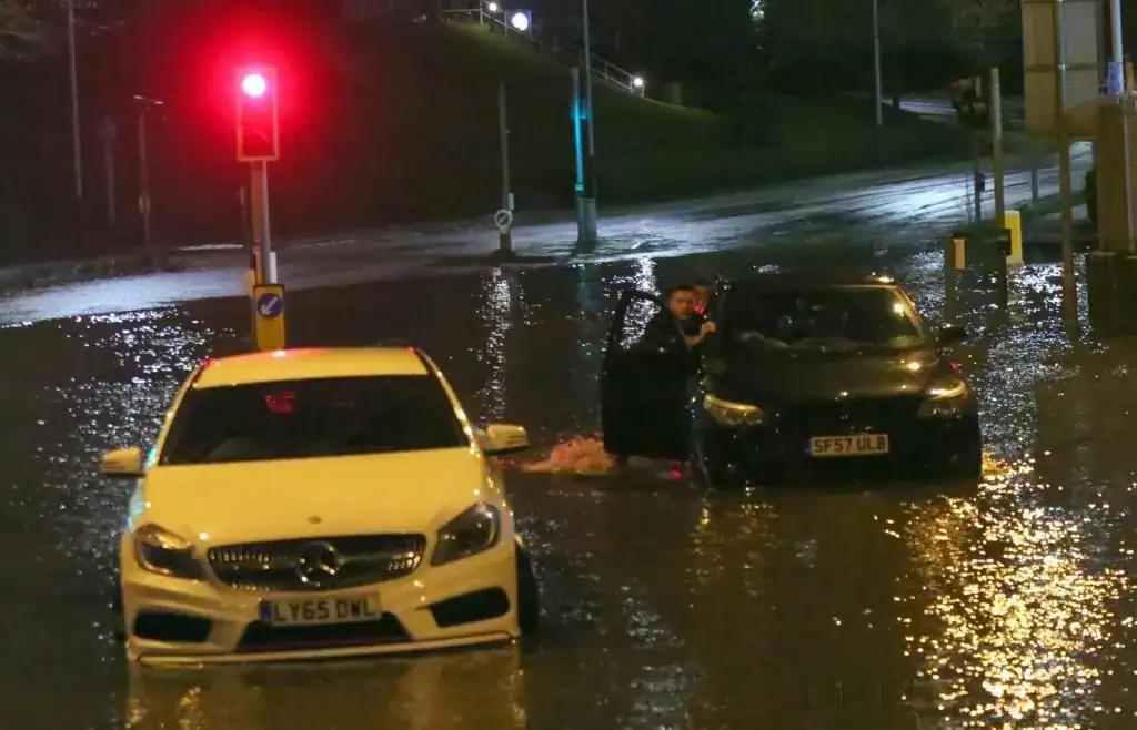 Brave Or Foolish As Driver Play Roulette With Flooding In Tunbridge