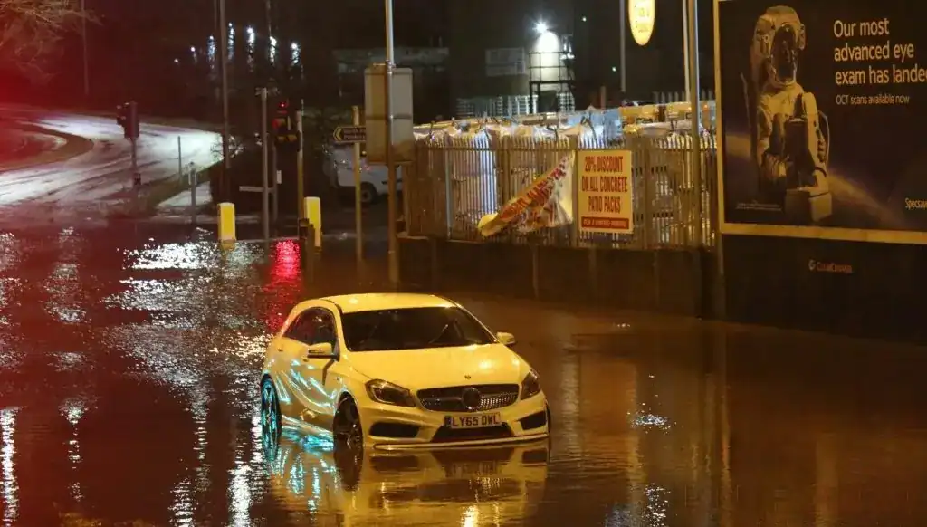 Brave Or Foolish As Driver Play Roulette With Flooding In Tunbridge