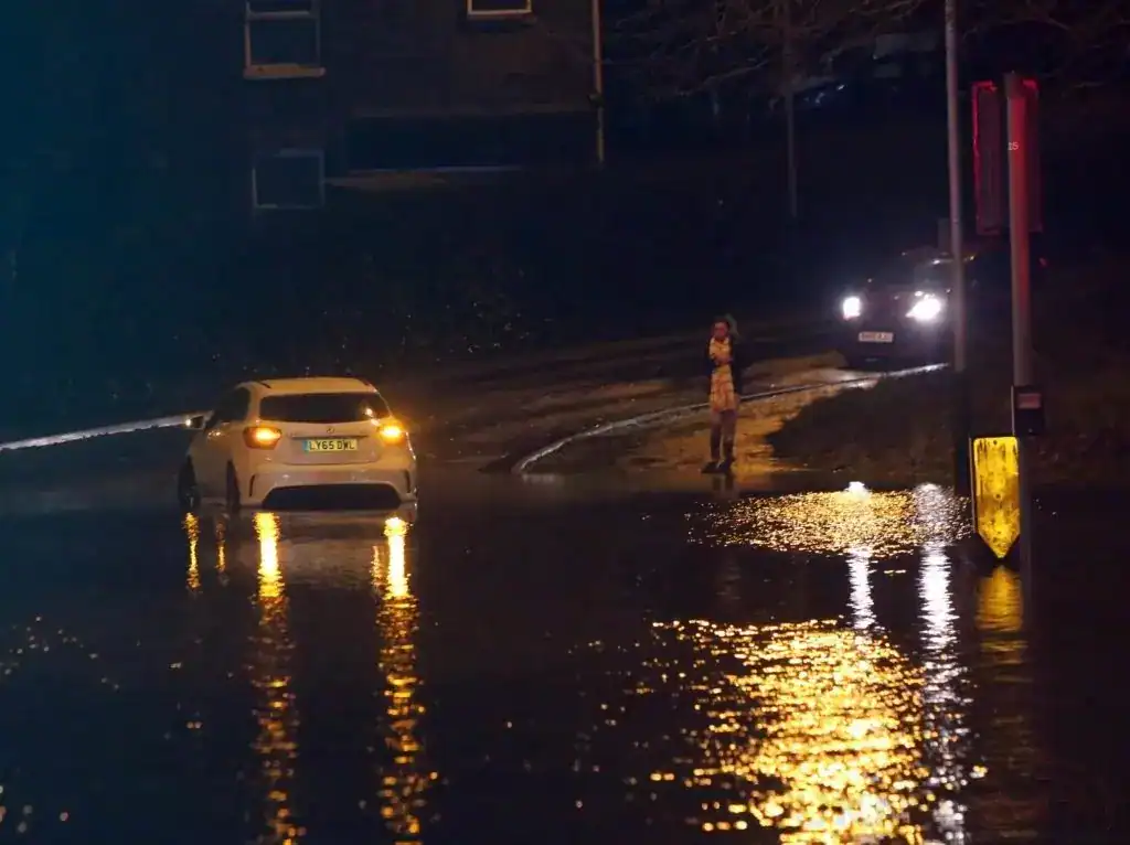Brave Or Foolish As Driver Play Roulette With Flooding In Tunbridge